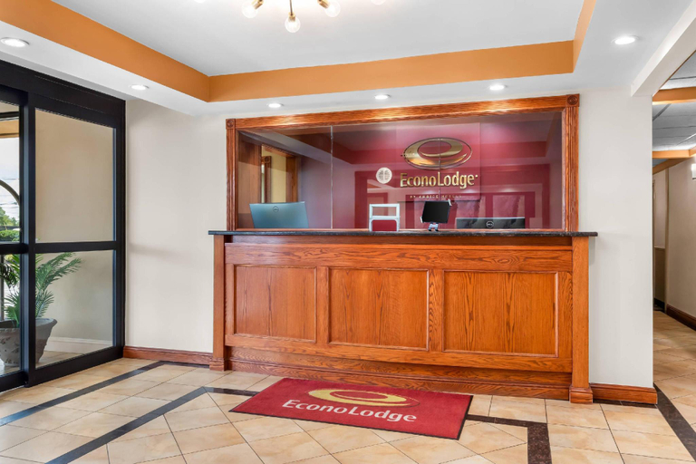 Public Area 2, Econo Lodge Woodbridge, Middlesex