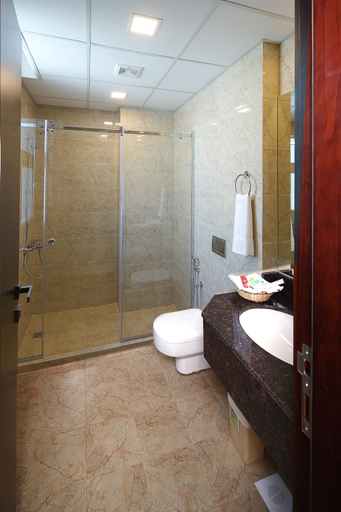 Bathroom 5, Loumage Comfort Aspire Tower, Manama
