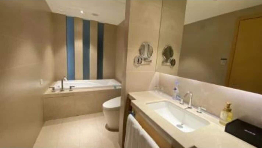 Bathroom amenities, Crystal Hotel Hangzhou West Lake Wulin, Hangzhou