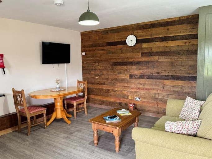 Living area 2, The Riley Stable- Cozy Getaway, Hampshire