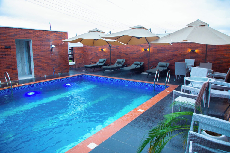 Pool, A.G.E International Hotel, Shagamu