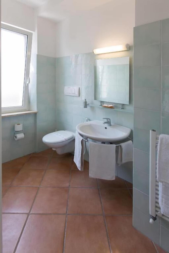 Bathroom 5, Hotel Vila Bahia, Ancona
