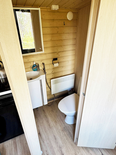 Bathroom 5, Borealis, Lapland