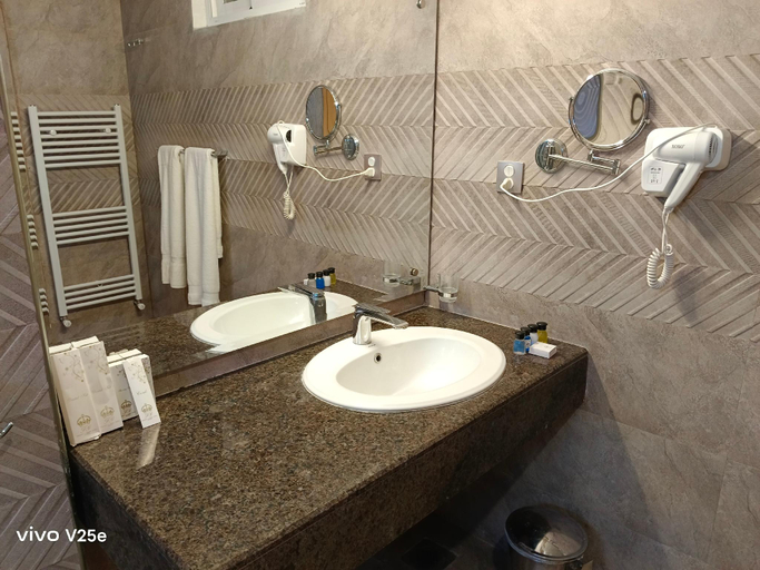 Bathroom 3, Faletti's Grand Hotel Murree, Rawalpindi