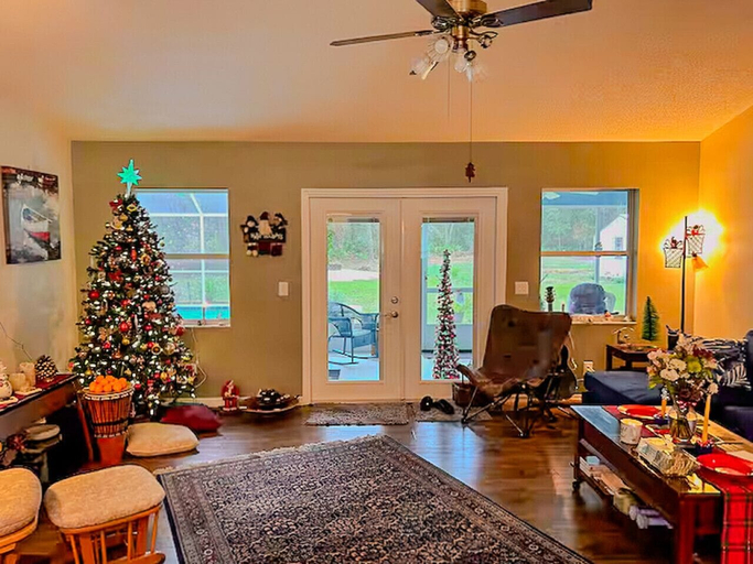 Living area 2, Private Room at Crystal River Retreat with Salt Water Pool, Citrus
