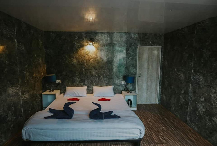 Living area, Creekside Camps, Kullu
