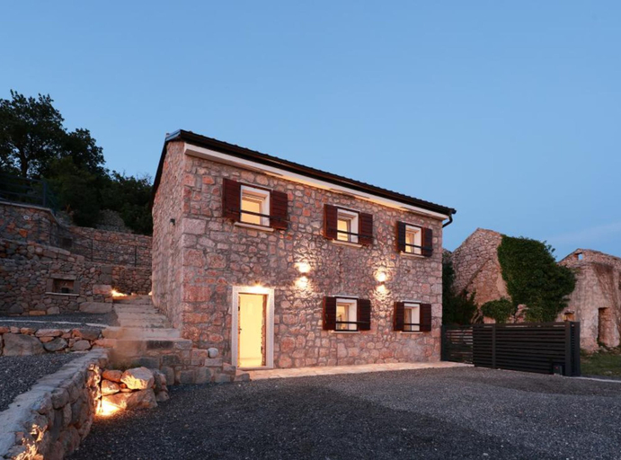 Exterior 4, Anas Stone House - Jurčić Kalić, Senj