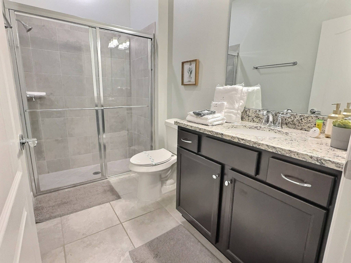 Bathroom 2, Solterra 5BR Villa - Private Pool & Resort, Polk