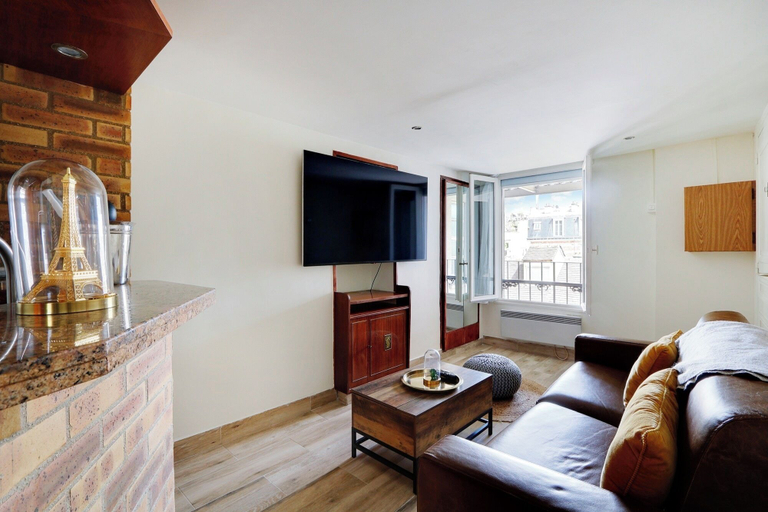 Living area 3, MERRIBUILDING, Paris