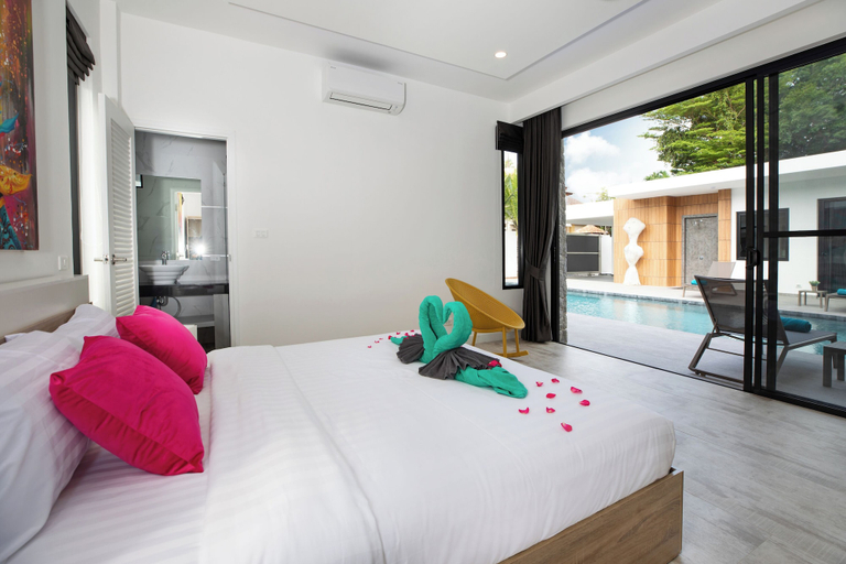 Room 3, Modern 5 Bedrooms Pool Villa Curtis, Phuket Island