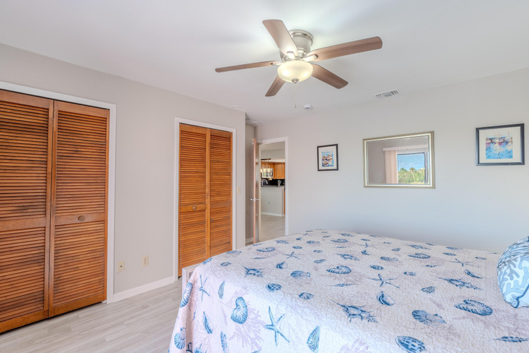 Room 3, Seastars IV, Lee
