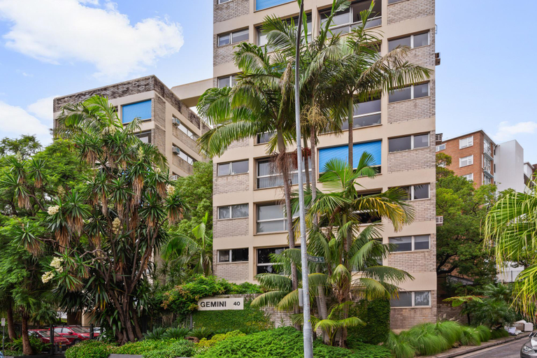 Entrance, Cosy 1-Bed with Swimming Pool Facing Opera House, Sydney