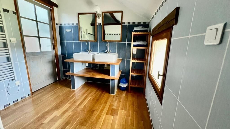 Bathroom, Domaine La Barbe, Gers