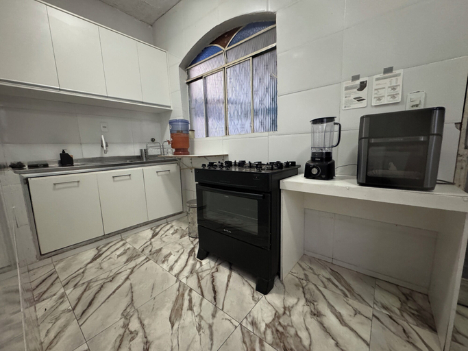 Private kitchen 5, Casa espaçosa com piscina e churrasqueir, Santa Luzia