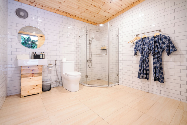 Bathroom 5, La Lanna, K. Mae On