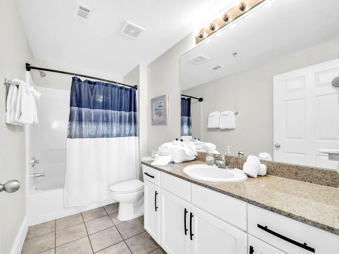 Bathroom 3, Laketown Wharf 1213, Bay