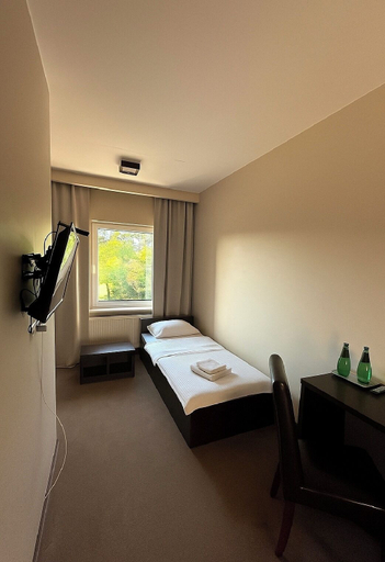 Room 4, Przystanek Słupno, Płock