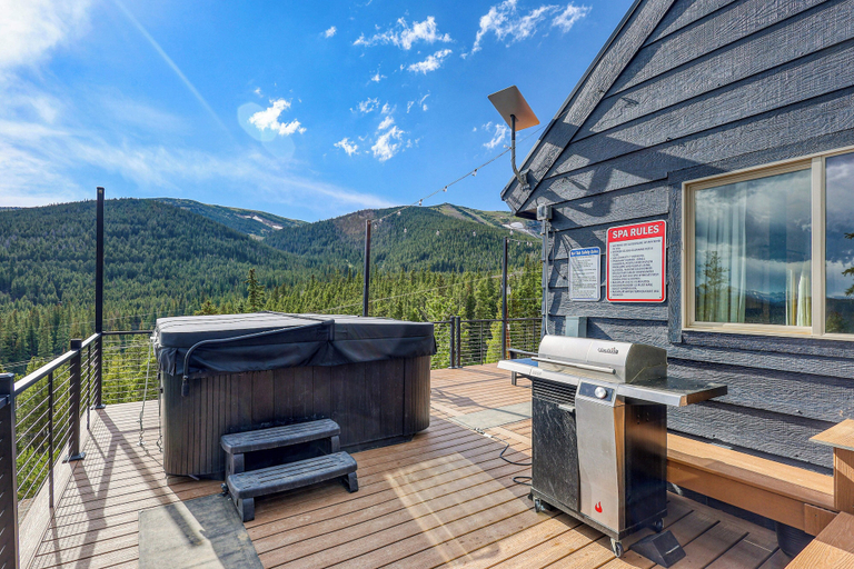 Private spa tub, Skyline Lodge, Clear Creek