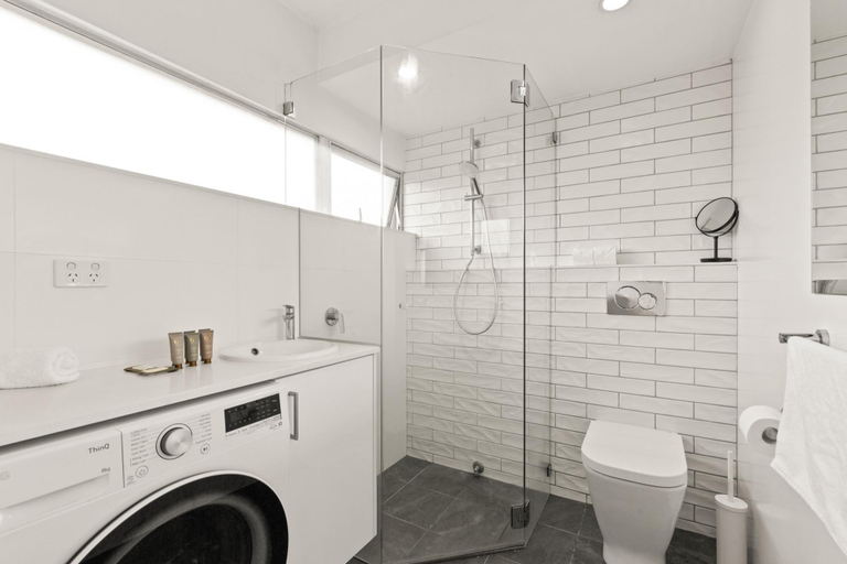 Clothes dryer, Cosy 1-Bed with Swimming Pool Facing Opera House, Sydney