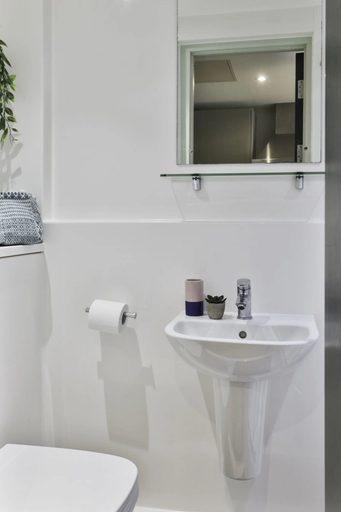 Bathroom 5, Student Only Samuel Tuke, York