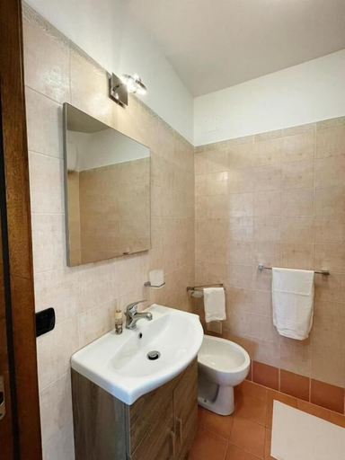 Bathroom 4, Sweet Sun, Napoli