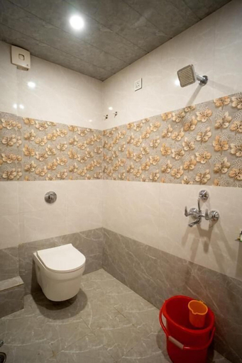 Bathroom, The Pleasure Stay, Varanasi