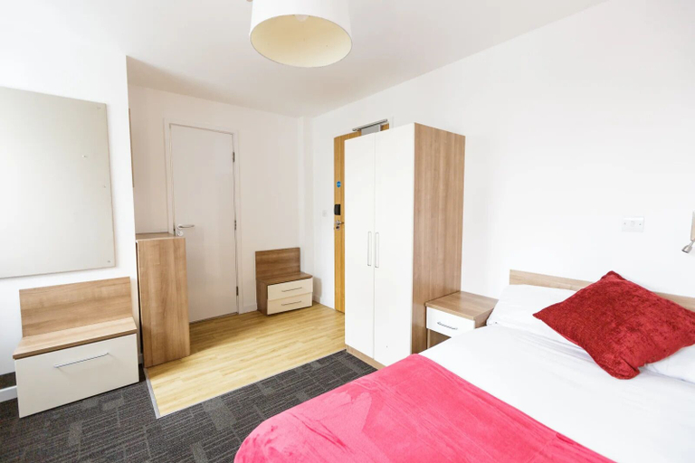 Room 3, Student Only AXO Islington, London