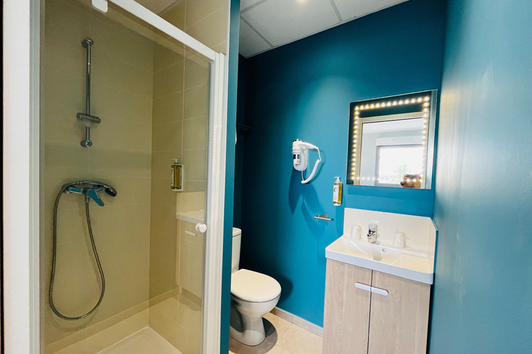 Bathroom 4, Hôtel les Iris Berck-sur-Mer, Pas-de-Calais