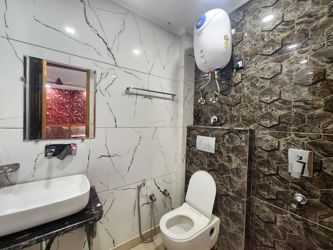Bathroom 2, Hotel The Yuvaan BnB-New Delhi Railway, Delhi