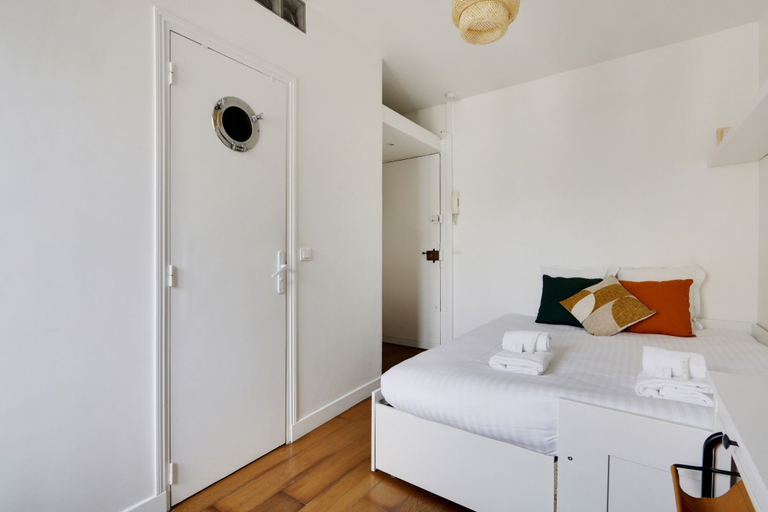 Room 4, 196LAFAYETTE, Paris