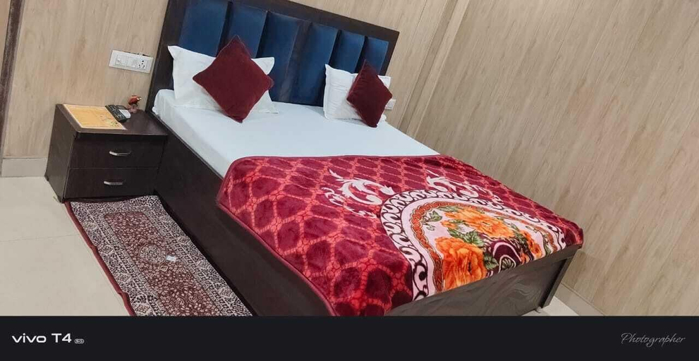 Room 3, Shree Radharaman Palace, Faizabad