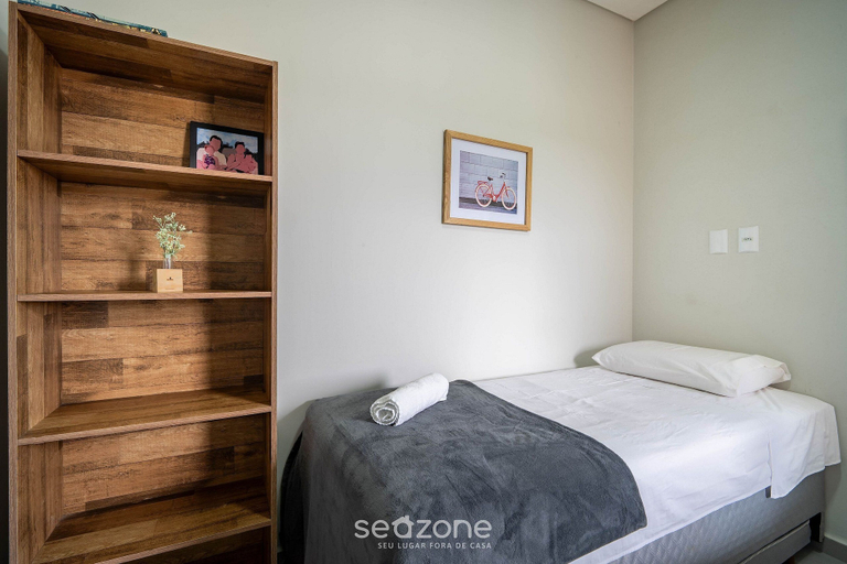 Room 4, Apto moderno c/varanda em Campeche CRN101, Florianopolis