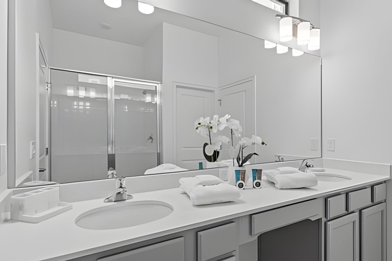 Bathroom 5, Luxurious 9BR Paradiso Pool, Cinema & Game Room, Orange