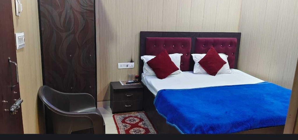 Room 4, Shree Radharaman Palace, Faizabad