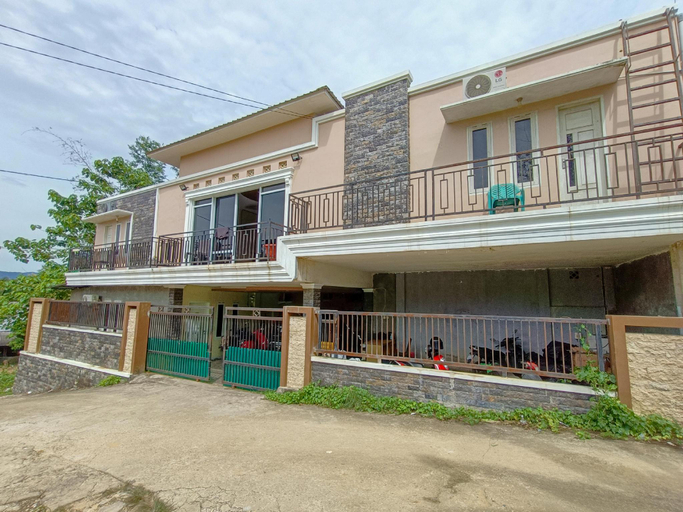Exterior & Views, Al Muhajir Homestay Kendari, Kendari