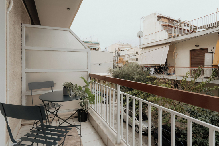 Others 5, Cozy Apartment in Athens With Balcony, 5 Minutes To Metro, Attica