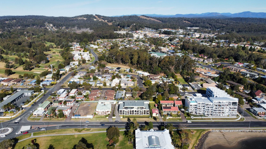 View 2, Superb 2-Bed Apartment with Scenic Bay Views, Eurobodalla