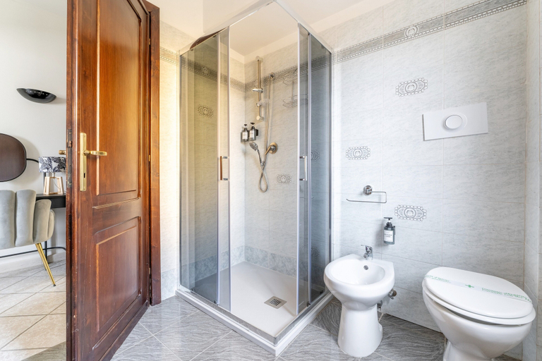 Bathroom 2, Miu' Bed and Breakfast, Rome