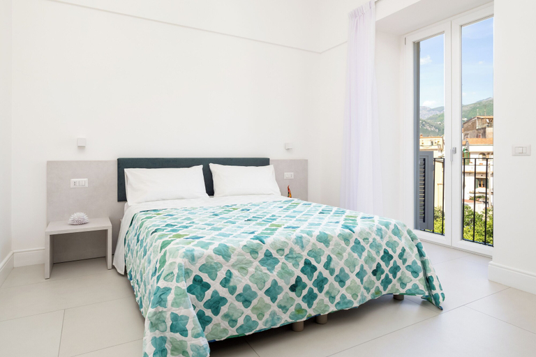 Room 4, Radici & Tordara Houses, Napoli