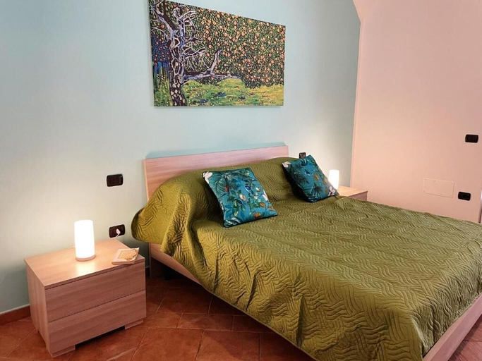 Room 2, Sweet Sun, Napoli