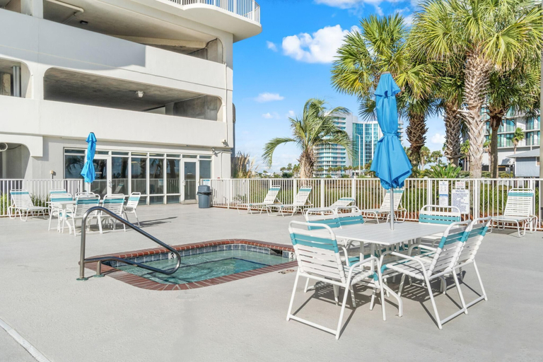 Outdoor dining 4, Regency Isle 1009, Escambia