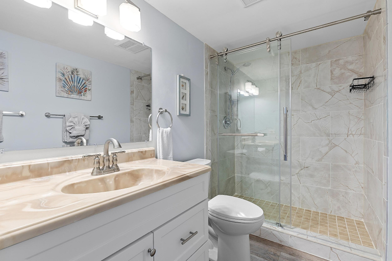 Bathroom 5, Horizons 202, Volusia