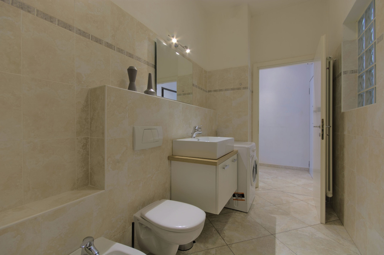Bathroom 2, Imola Residence, Bologna