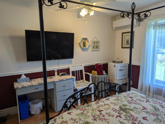 Bedroom 3, The Parrsboro Mansion Inn, Cumberland