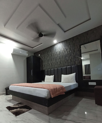 Room 5, Shree Radhe Palace, Datia