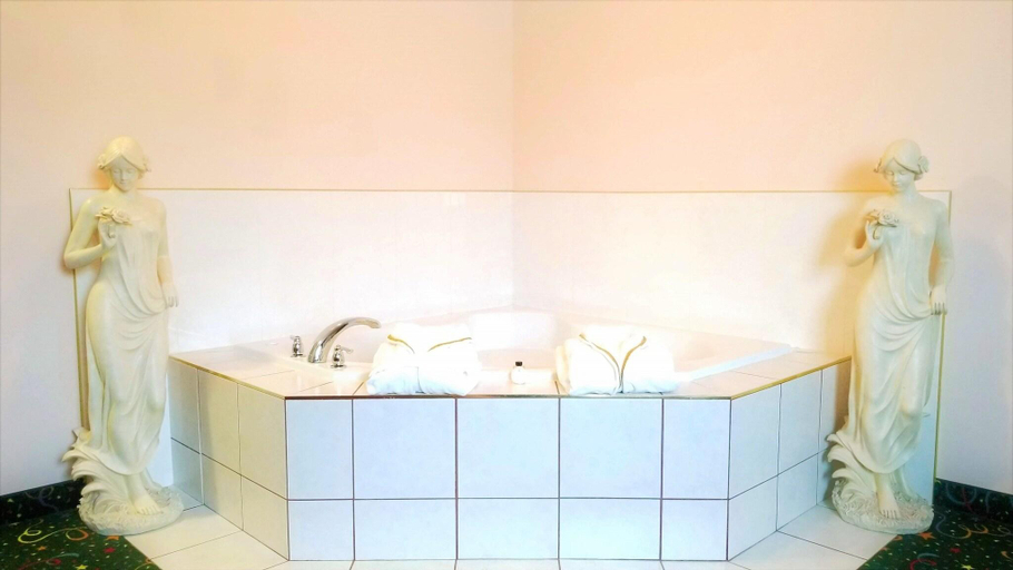 Bathroom, Crystal Star Inn LeDuc, Division No. 11