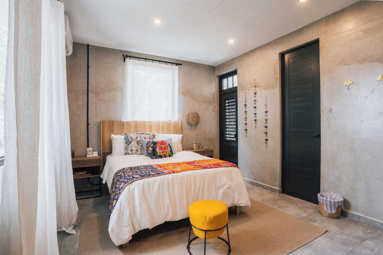 Room 4, Flor De India