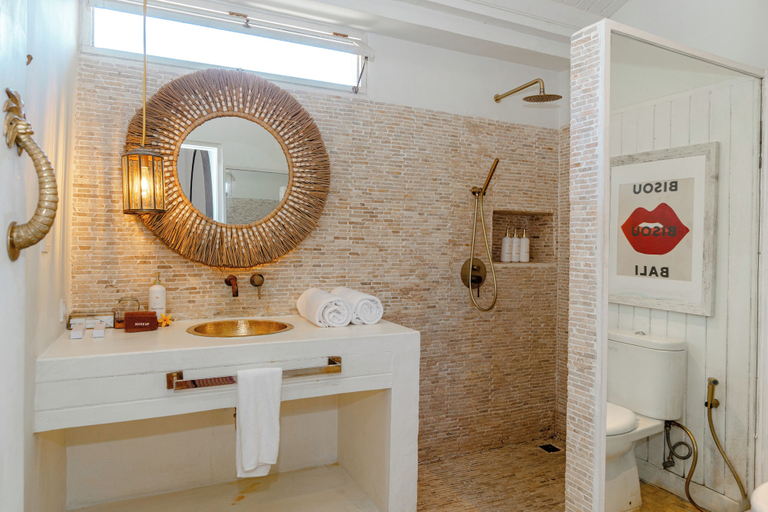 Bathroom 2, RIA ULUWATU Tropical Chic Hotel, Badung