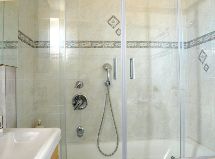 Bathroom 4, Leonidas View, Peloponnese