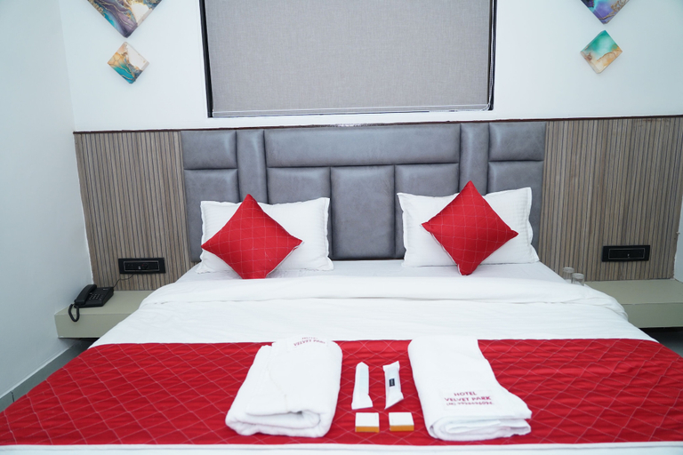 Room 5, Hotel Velvet Park, Ahmadabad